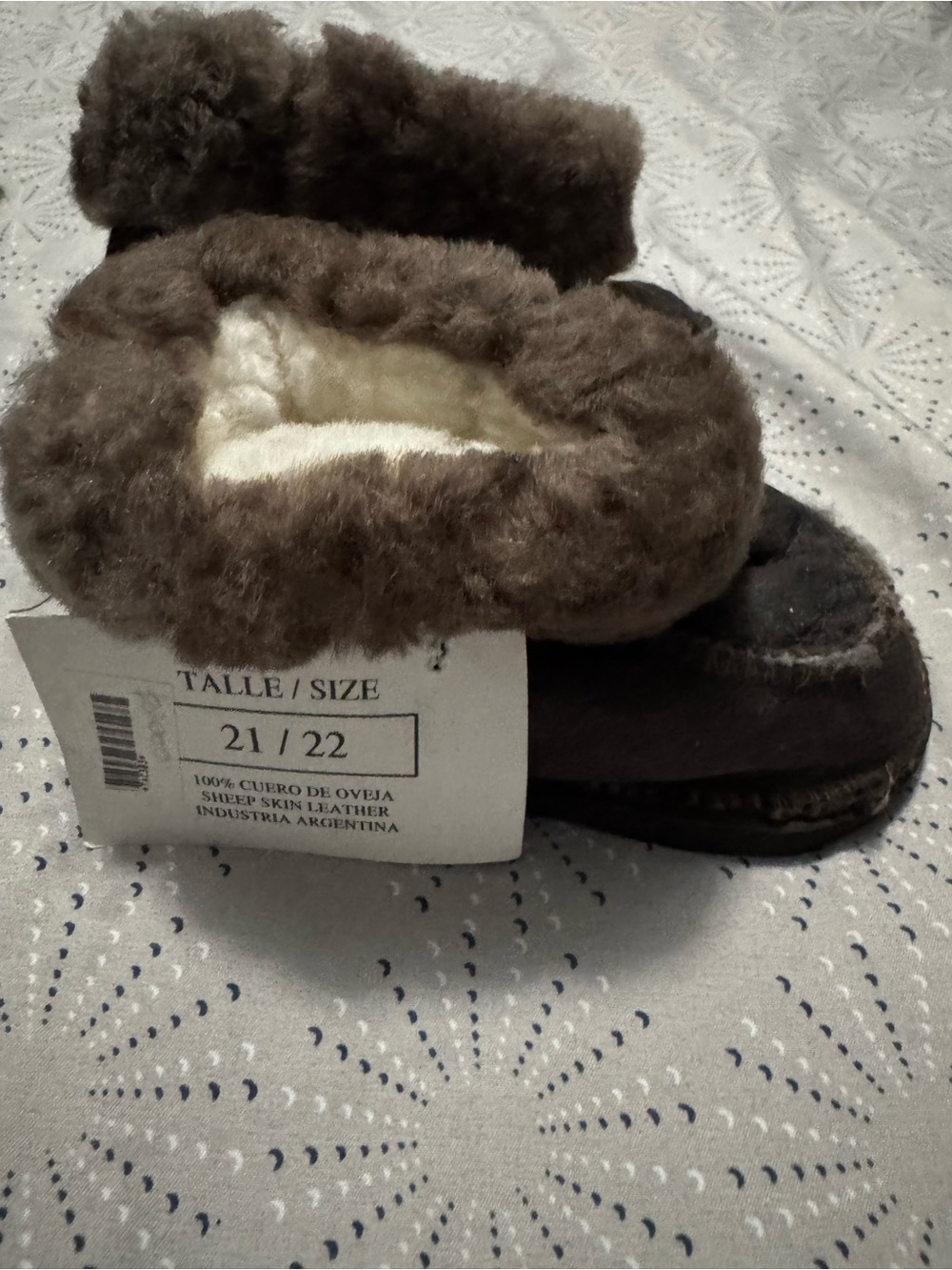 Bernardo Lahitte brown sheepskin slippers in toddler size 5.5-6